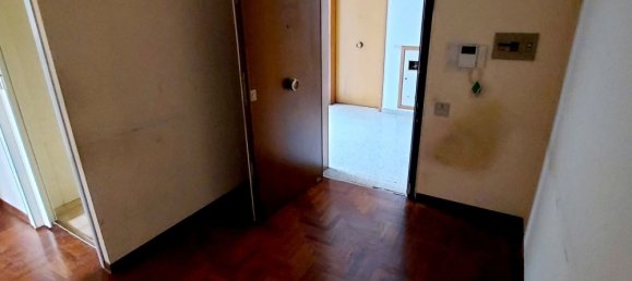 4 rooms Apartment in Prato, Italy No. 48807 9