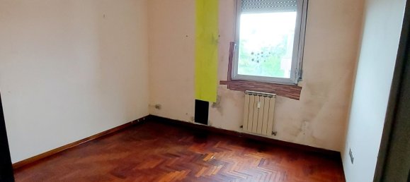 4 rooms Apartment in Prato, Italy No. 48807 11