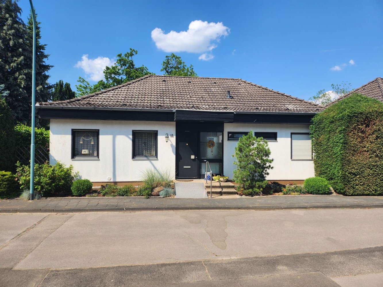 3 bedrooms Bungalow in Euskirchen, Germany No. 144921
