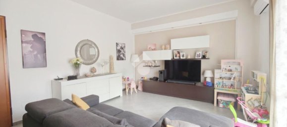 4 rooms Apartment in Palermo, Italy No. 157253 3