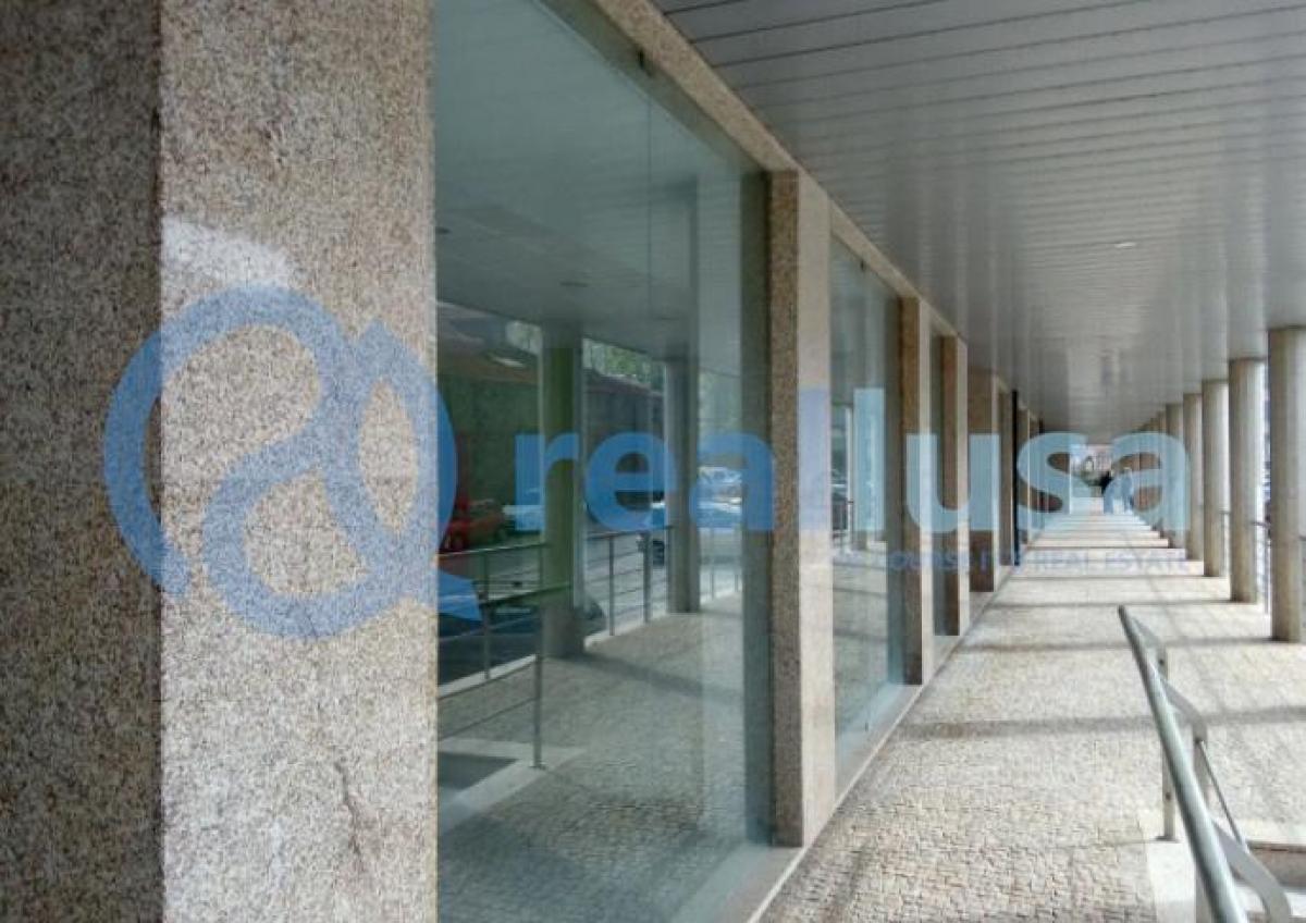 344m² Shop in Vila Nova de Gaia, Portugal No. 8179