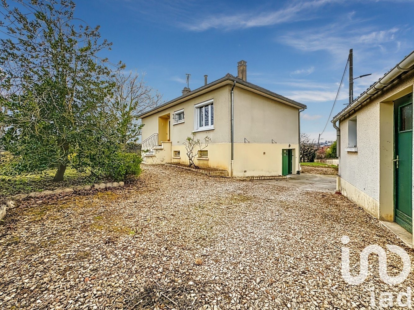 2 bedrooms House in Auxerre, France No. 258349