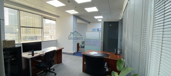 300m² Office in Sheikh Zayed Road, UAE No. 9447 9