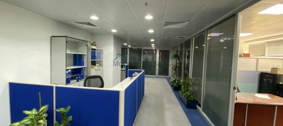 300m² Office in Sheikh Zayed Road, UAE No. 9447 7
