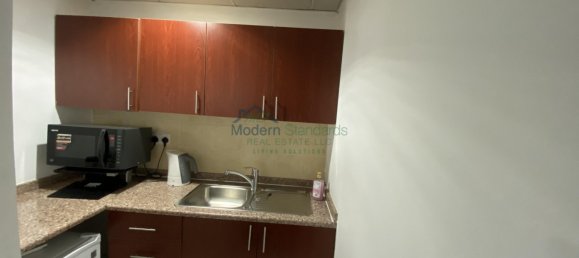 300m² Office in Sheikh Zayed Road, UAE No. 9447 12