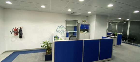 300m² Office in Sheikh Zayed Road, UAE No. 9447 8