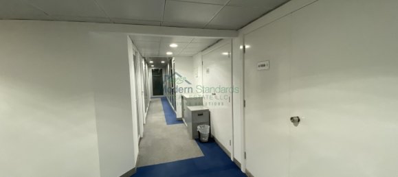 300m² Office in Sheikh Zayed Road, UAE No. 9447 14