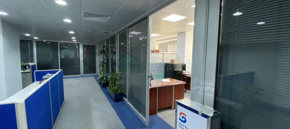300m² Office in Sheikh Zayed Road, UAE No. 9447 10