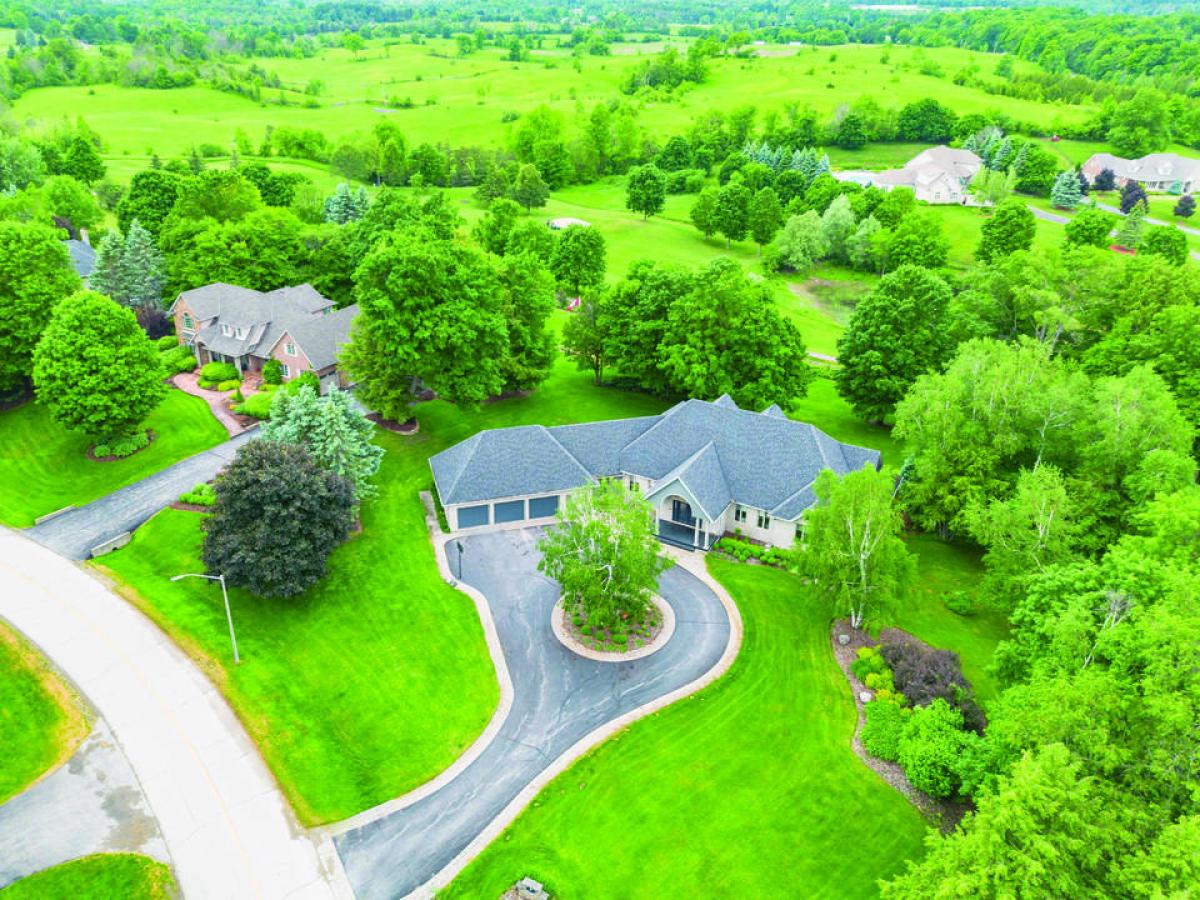 4 bedrooms House in Halton Hills, Canada No. 926