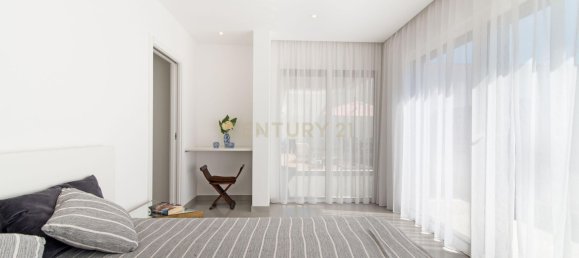 4 bedrooms House in Almada, Portugal No. 137566 15