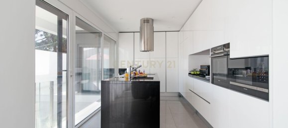 4 bedrooms House in Almada, Portugal No. 137566 5