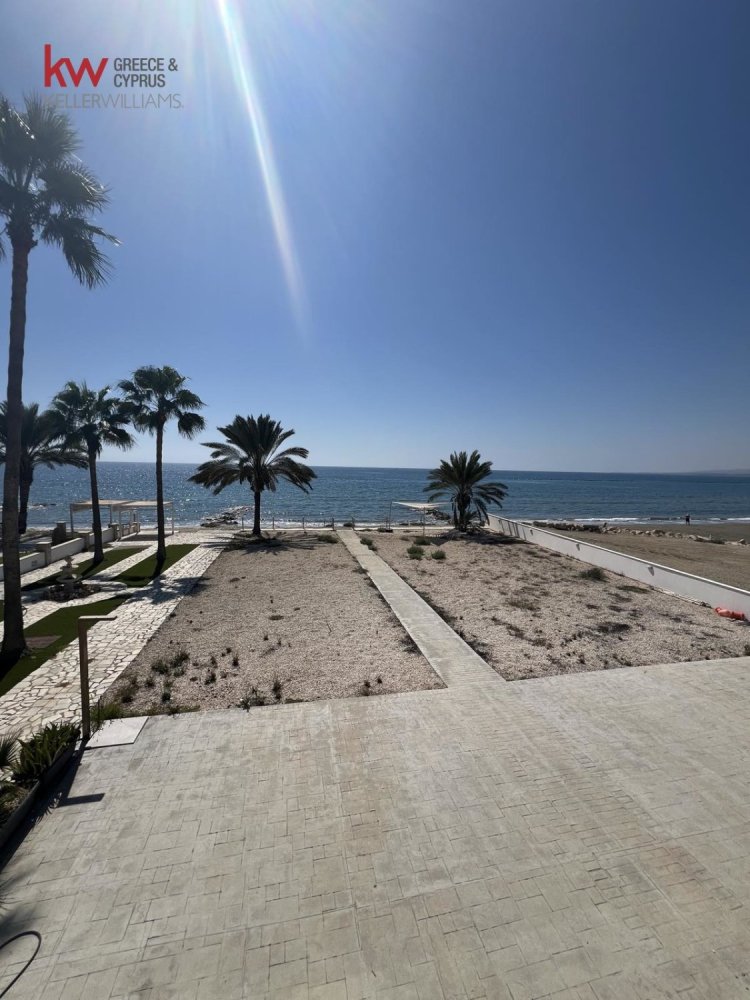 Adosado de 3 dormitorios en Pervolia, Cyprus No. 26132