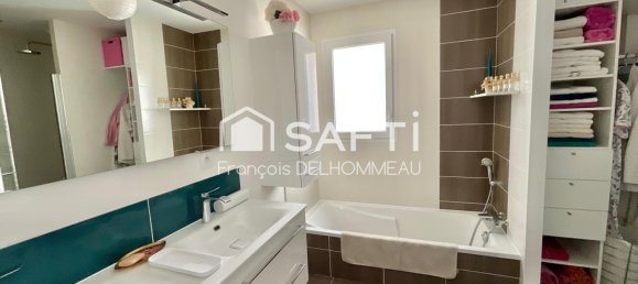 3 bedrooms House in Mouilleron-le-Captif, France No. 98464 7