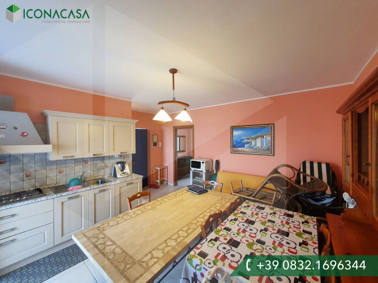 Estacionamento de 3 divisões em Torchiarolo, Italy N.º 27958