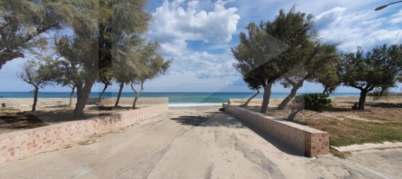 Estacionamento de 3 divisões em Torchiarolo, Italy N.º 27958 23