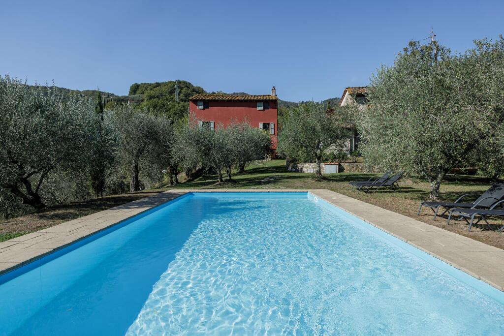 Земельный участок с 4 спальнями в Лукка, Италия № 57227