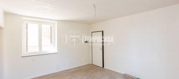 Квартира с 1 спальней в Бусто Арсицио, Италия № 348720 2