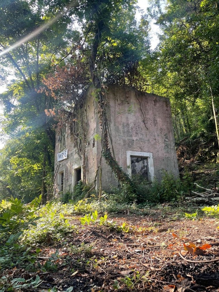 Casa de 4 habitaciónes en Pigna, Italy No. 306343