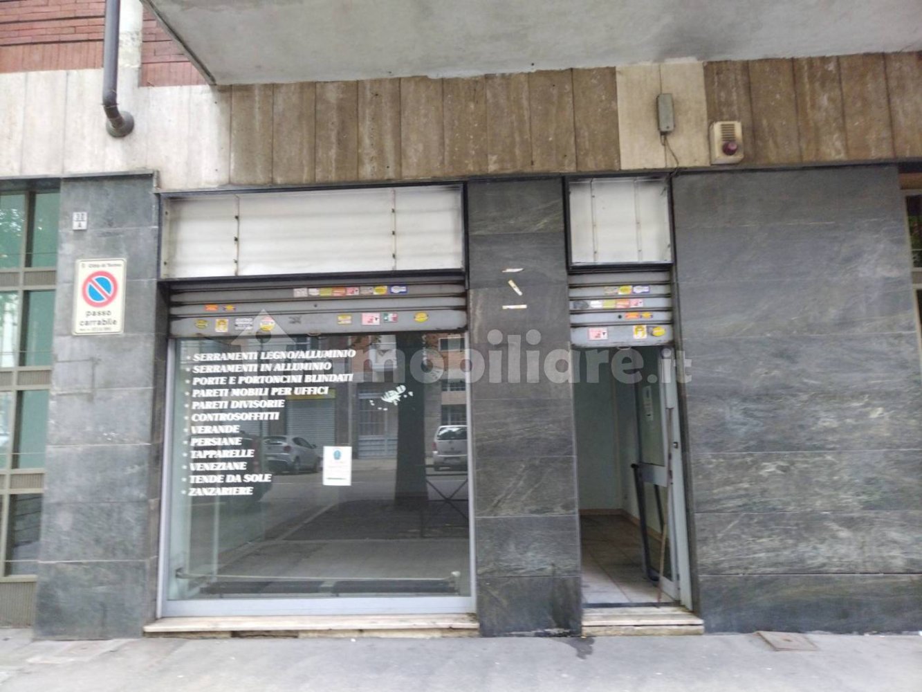 2 rooms Commercial property in Turin, Italy No. 160000