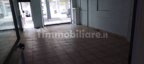 2 rooms Commercial property in Turin, Italy No. 160000 2