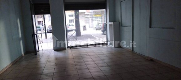 2 rooms Commercial property in Turin, Italy No. 160000 8
