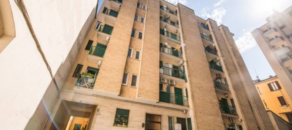 1 bedroom Apartment in Milan, Italy No. 295232 6
