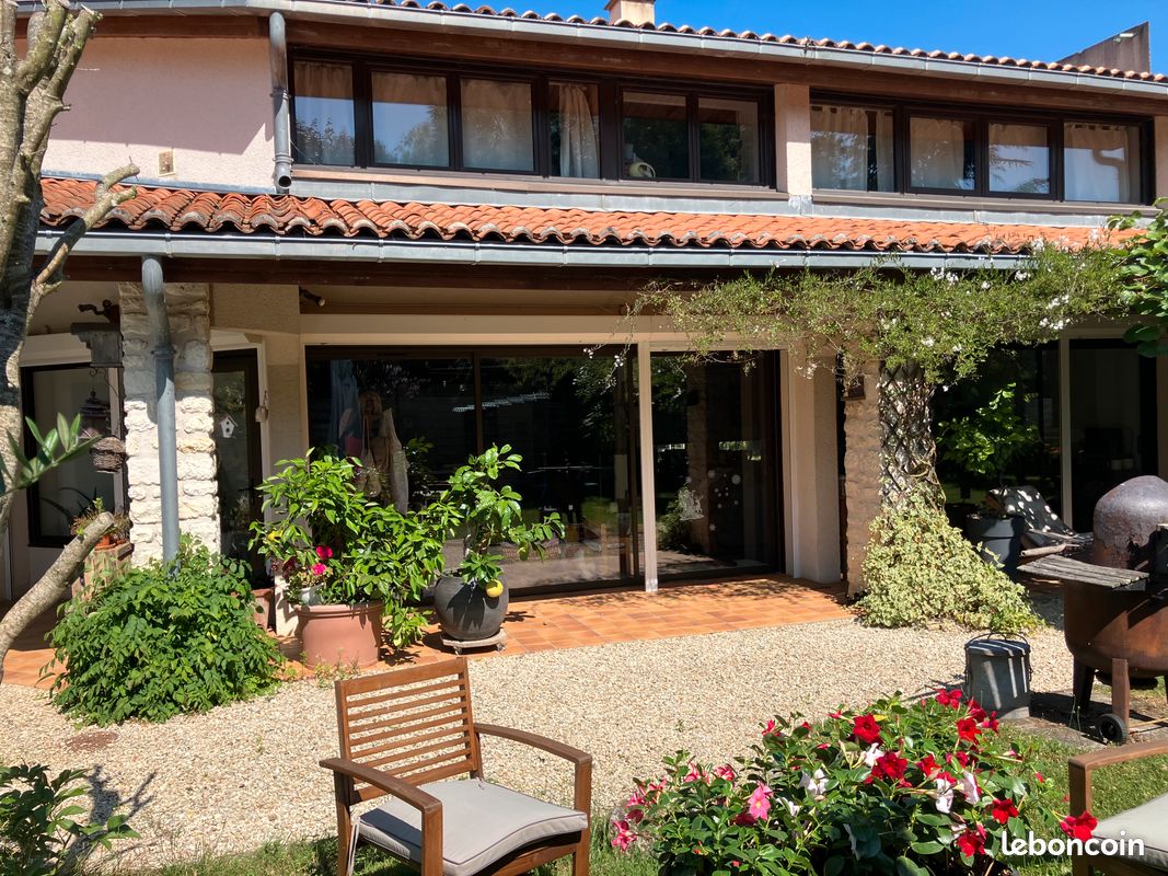 5 chambres Maison à Charente-Maritime, France No. 317390