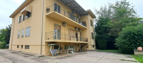 12 rooms House in Suzzara, Italy No. 338431 4