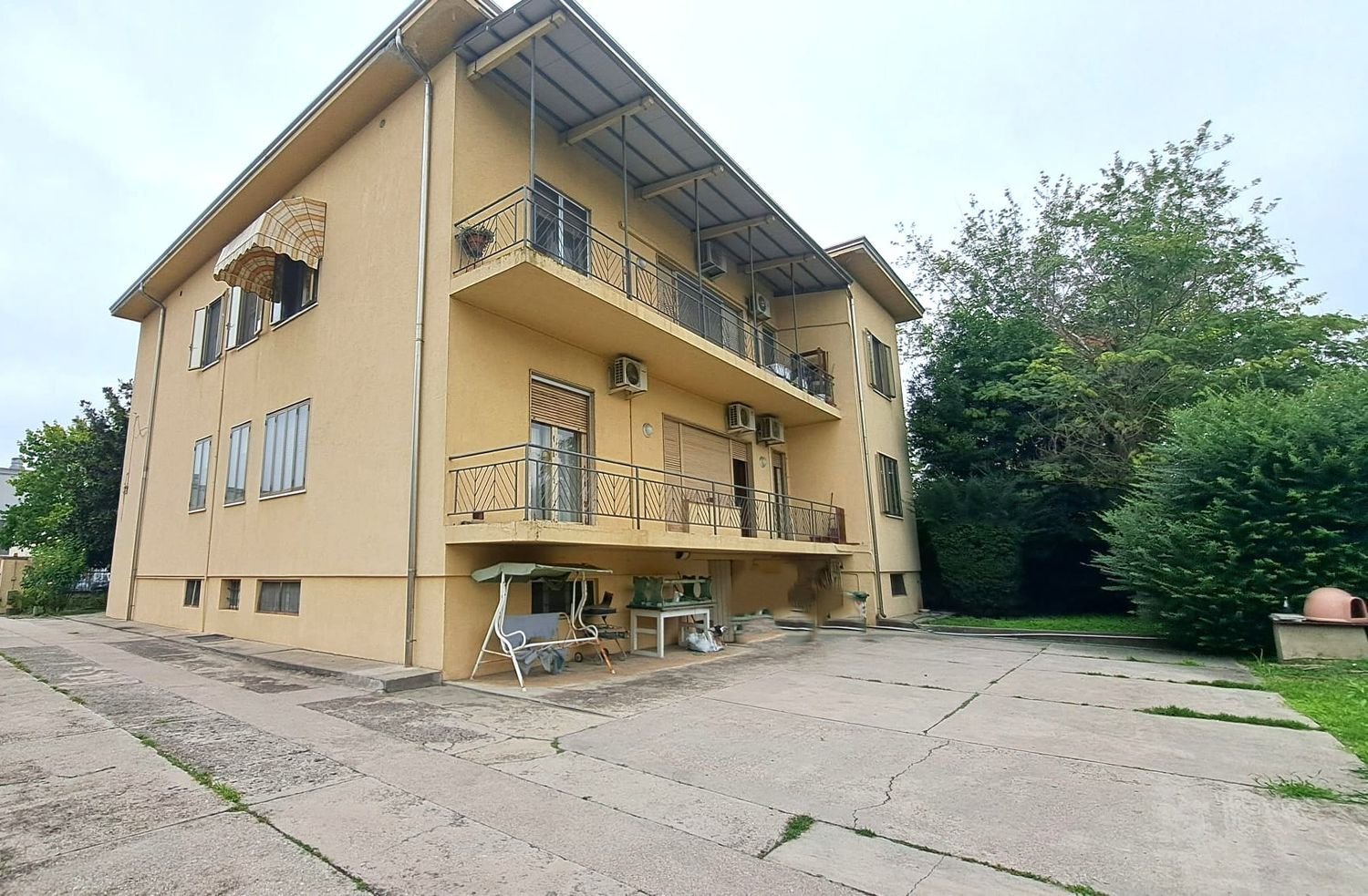 12 rooms House in Suzzara, Italy No. 338431