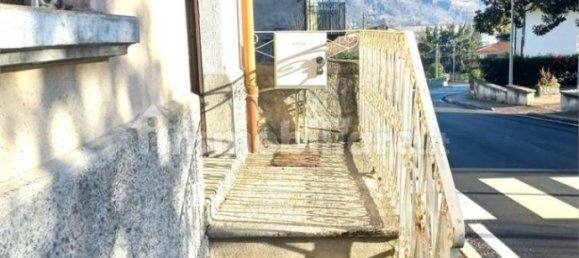 2 bedrooms House in Pieve Vergonte, Italy No. 81635 5