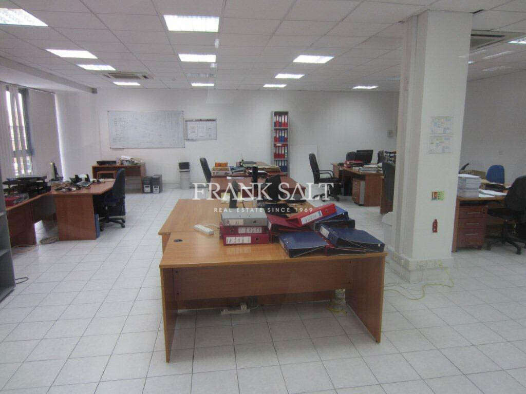 Oficina en Sliema, Malta 354 m² No. 12911