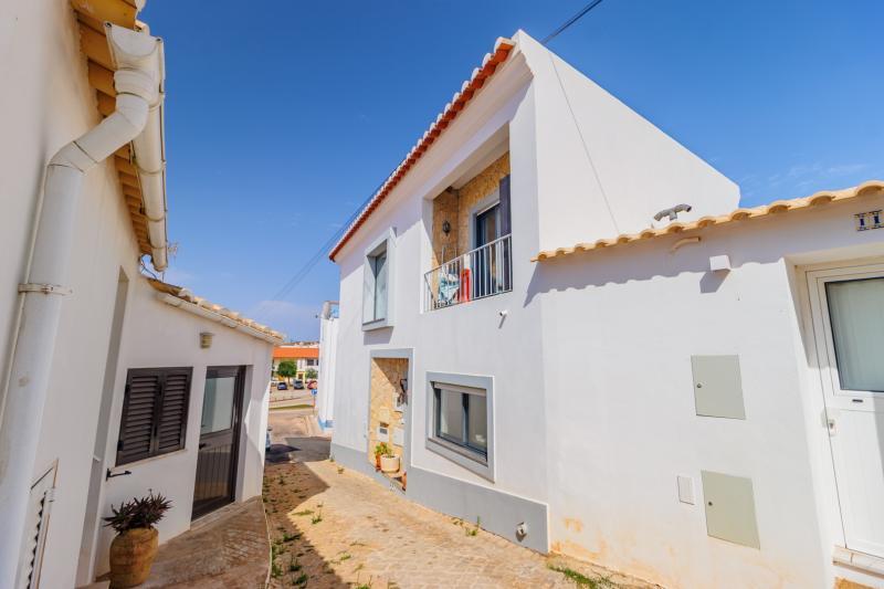 2 bedrooms Townhouse in Vila do Bispo, Portugal No. 335775
