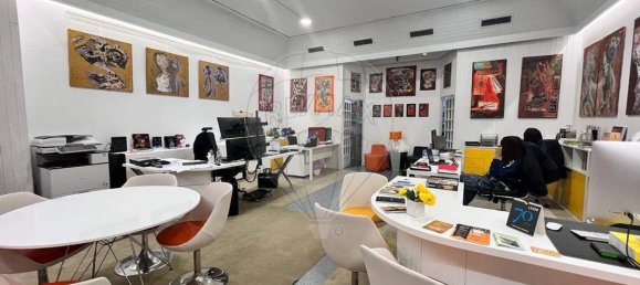 67m² Commercial property in Porto, Portugal No. 66252 5