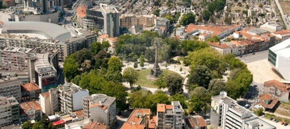 67m² Commercial property in Porto, Portugal No. 66252 8