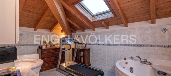 Вилла с 4 спальнями в Карате Урио, Италия № 127885 2