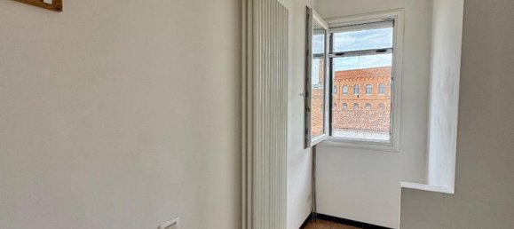 2 rooms Apartment in Venice, Italy No. 276064 2