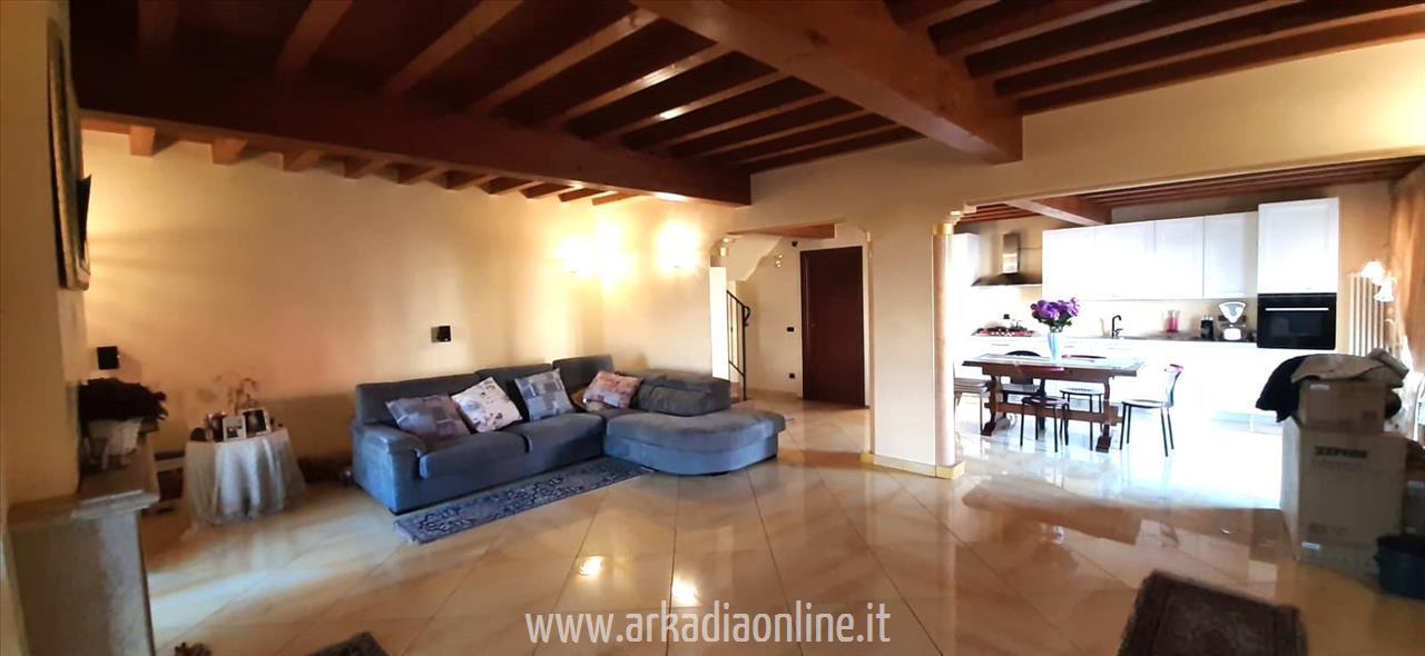 7غرفة فيلا في Fiorenzuola d'Arda, Italy رقم 78082