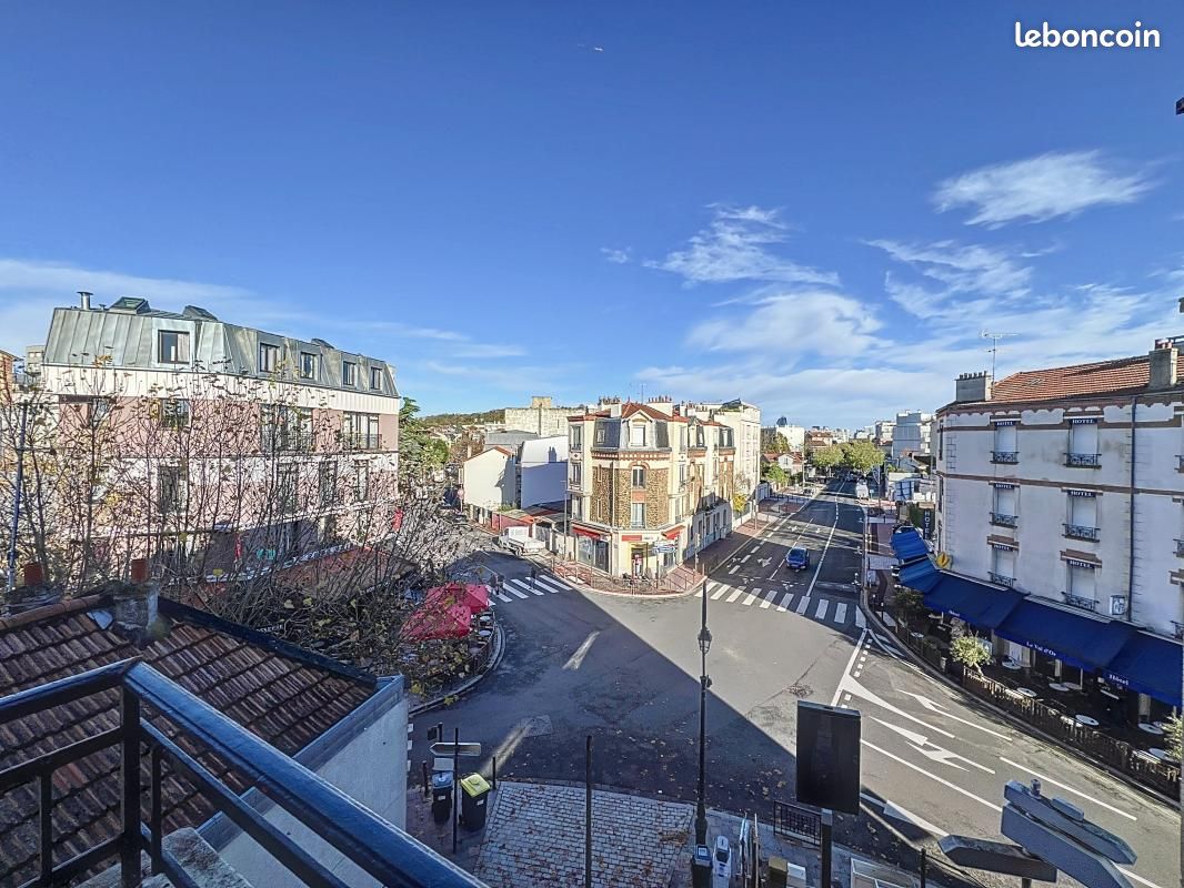 3 غرف نوم شقة في Suresnes, France رقم 170426