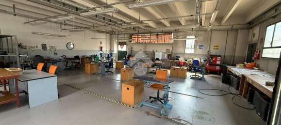 5-salle Entrepôt à Besnate, Italy No. 293763 23