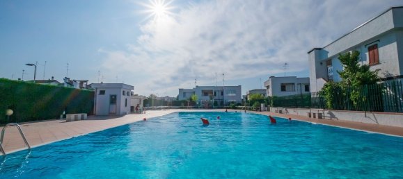 3 bedrooms Villa in Comacchio, Italy No. 311202 2