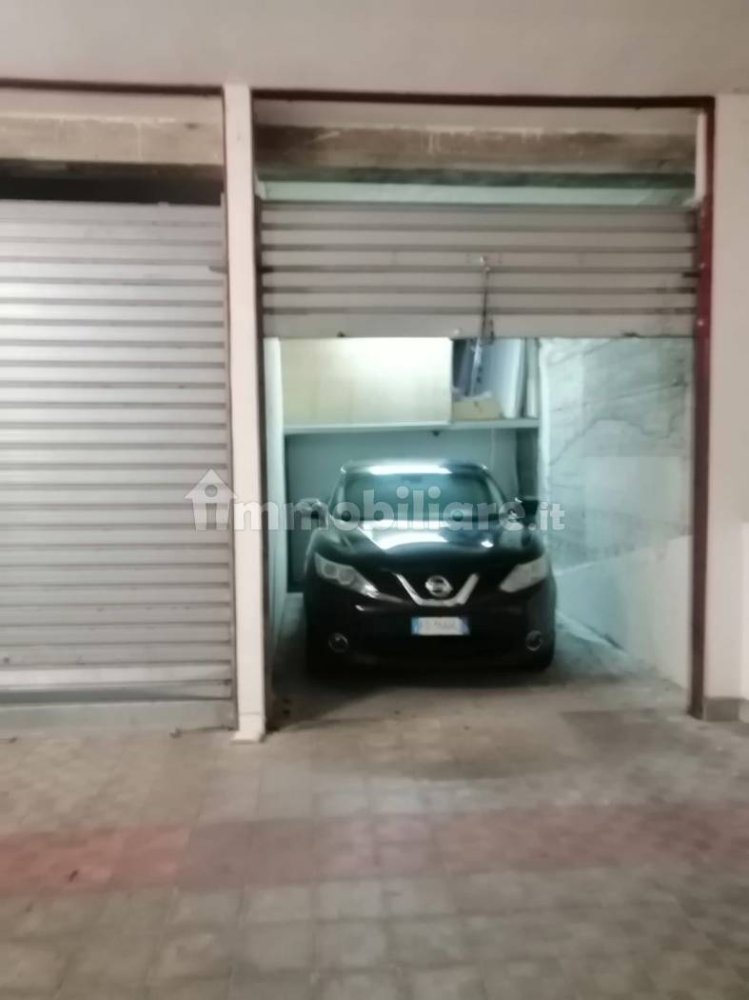 Garaje en Camporotondo Etneo, Italy 30 m² No. 364469