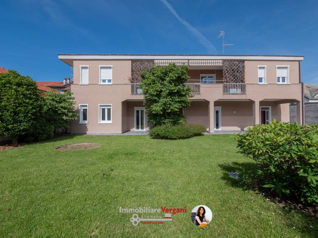 Вилла с 4 спальнями в Арконате, Италия № 323521