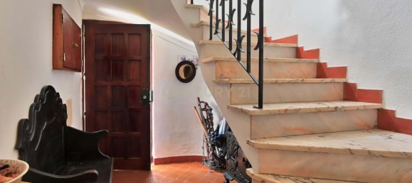 3 bedrooms Villa in Cascais, Portugal No. 133191 2