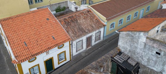 2 bedrooms House in Angra do Heroismo, Portugal No. 37091 4