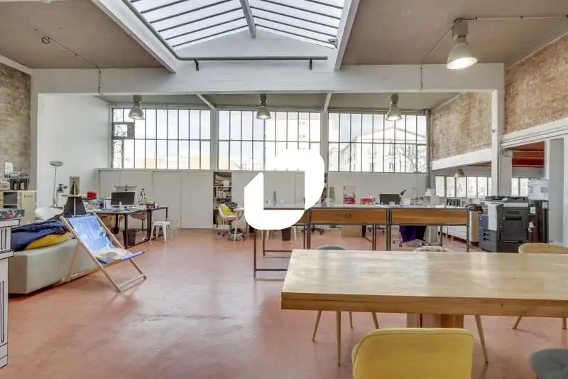 Büro in Courbevoie, France 430m², Nr. 302414