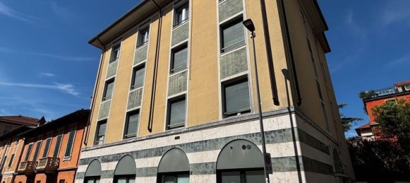 3 bedrooms Apartment in Brescia, Italy No. 361366 2