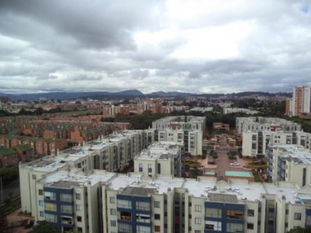 Casa de 4 dormitorios en Bogotá, Colombia No. 14068