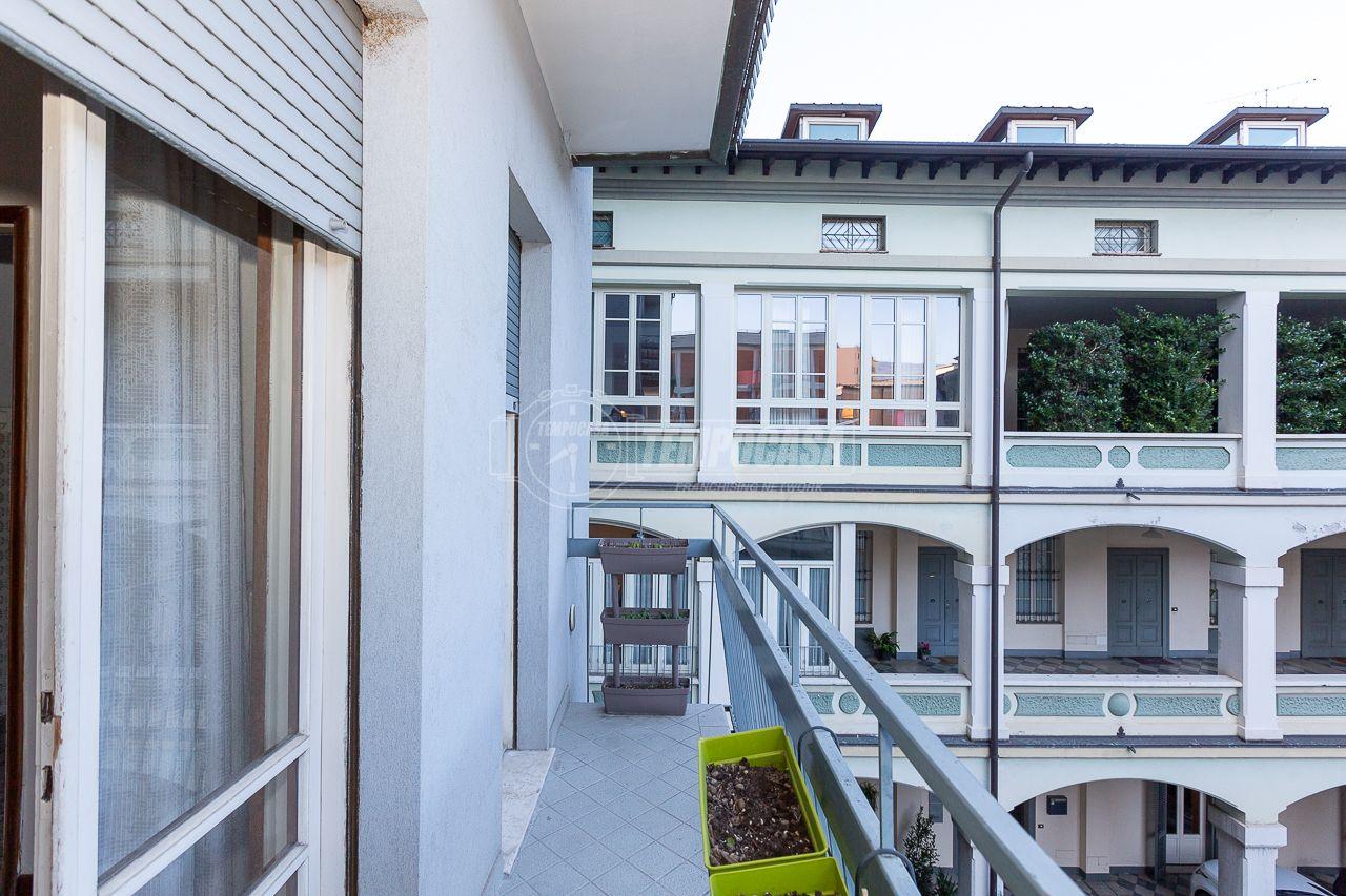 2 rooms Apartment in Brescia, Italy No. 3137