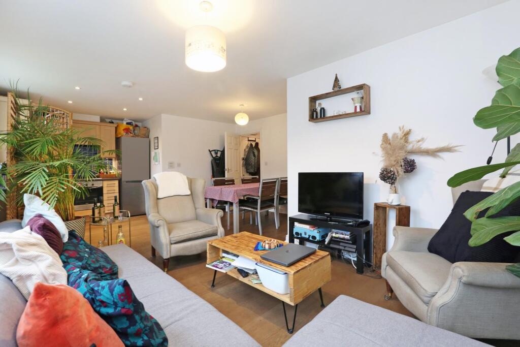 2 bedrooms Apartment in London, United Kingdom No. 12387