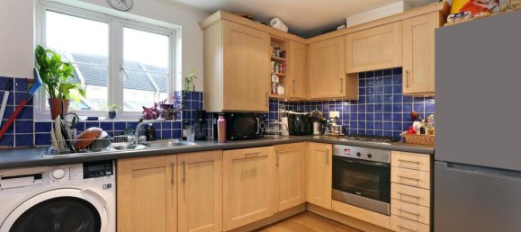 2 bedrooms Apartment in London, United Kingdom No. 12387 2